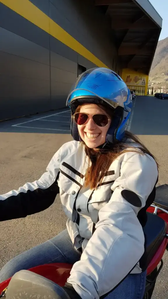 Une élève lors de son initiation moto chez Evasion auto école